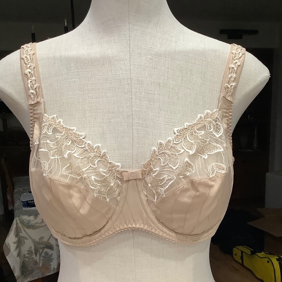 Bras - Picture 2 of 4
